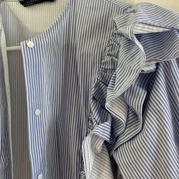 Zara Ruffel button down - Picture 4 of 6